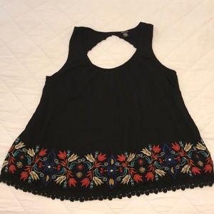 Torrid embroidered tank, size 2